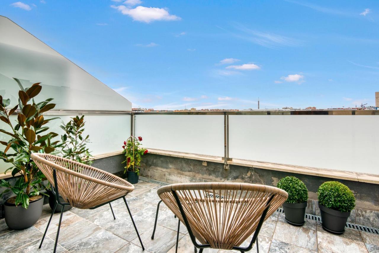 Cozy Penthouse, 20 Min To Downtown, Alcala Norte マドリード エクステリア 写真