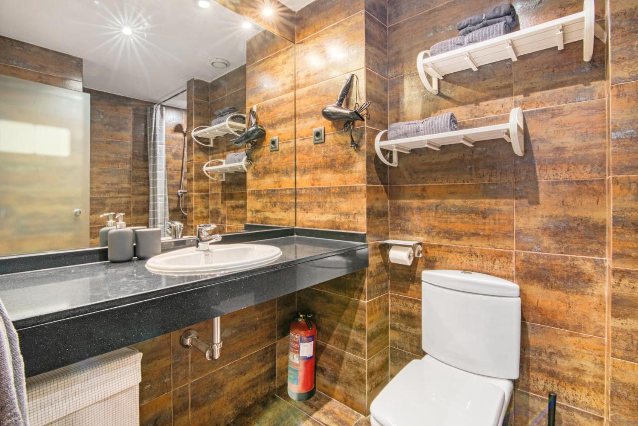 Cozy Penthouse, 20 Min To Downtown, Alcala Norte マドリード エクステリア 写真